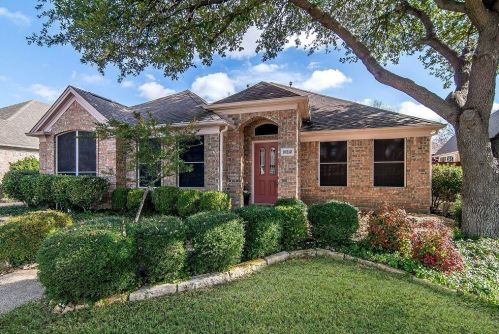 10212 Waters Dr, Irving, TX 75063-5352