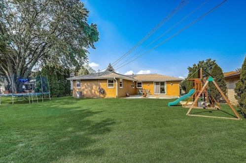 3044 122nd St, Milwaukee, WI 53222-4019