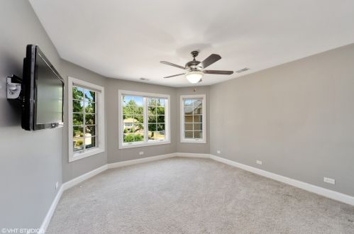 546 Crockett Ave, Elmhurst IL 60126-1810 exterior