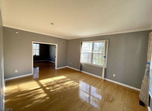 3 Bakley Ter, Town Center NJ 07052-2169 exterior