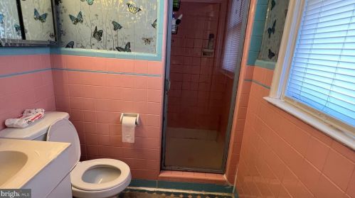 823 Longshore Ave, Philadelphia PA  19111-4422 exterior