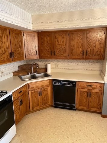 109 Caterpillar Dr, Joliet, IL 60436-1036