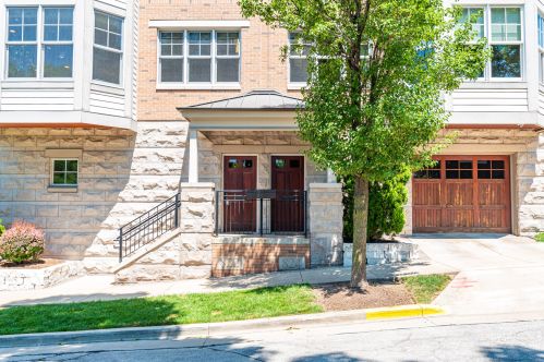 822 Hamilton St, Milwaukee WI 53202-1607 exterior