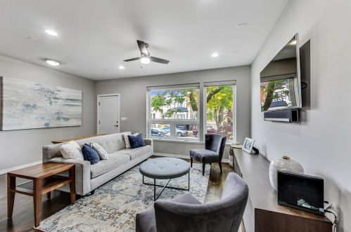 2100 Bingham St, Chicago IL 60647-4033 exterior