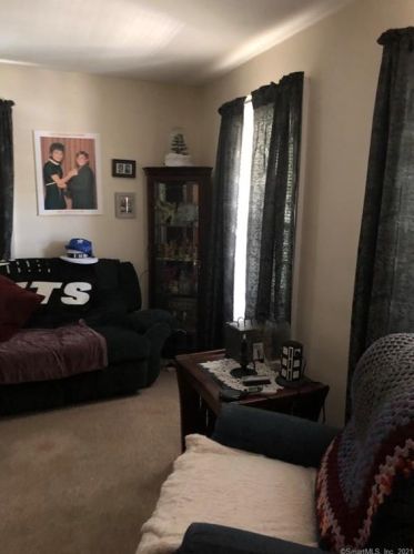 8 Ave, Derby CT 06418-1619 exterior