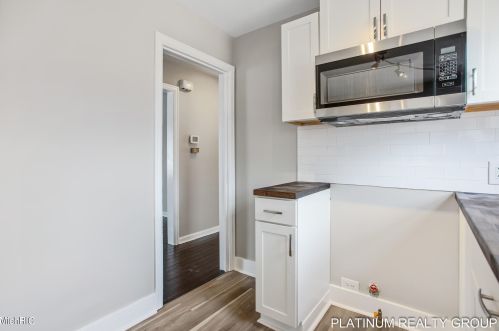 3013 Roosevelt Rd, Meskegon MI 49441-3905 exterior