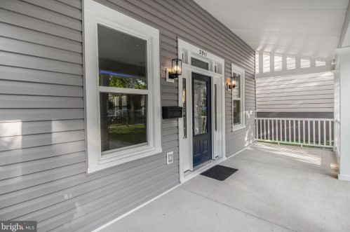 2911 17th St, Washington DC  20018-1825 exterior