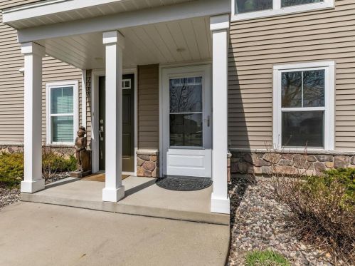 1386 Romeo Ct, Chaska, MN 55318-4523