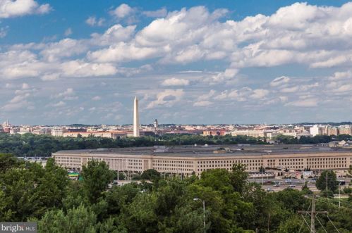 624 15th St, Arlington VA 22202-5589 exterior