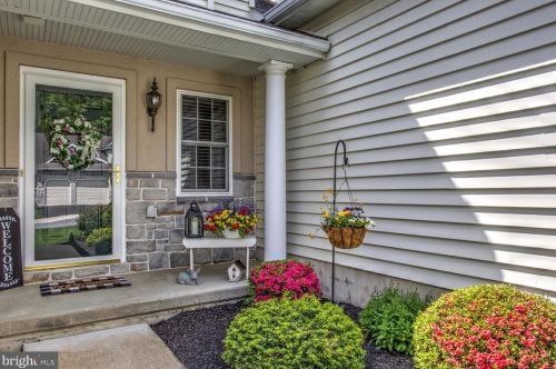 14 Red Leaf Ln, Lancaster, PA 17602-7000