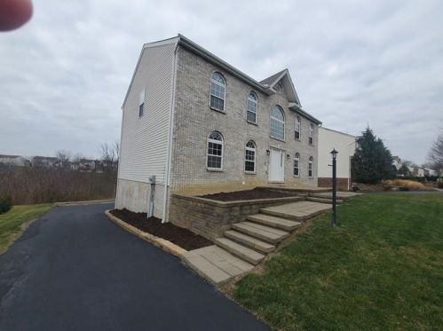 134 Nottingham Dr, Pittsburgh, PA 15205-9726