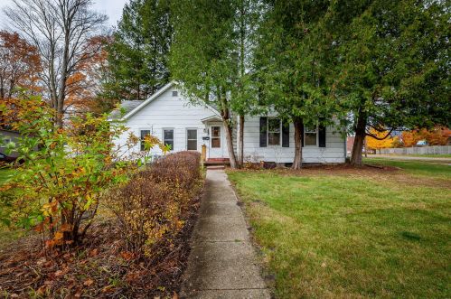 204 Livingston St, Sylvan Beach, MI 49461-1038