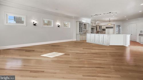 1493 Evans Farm Dr, Mc Lean VA 22101-5656 exterior