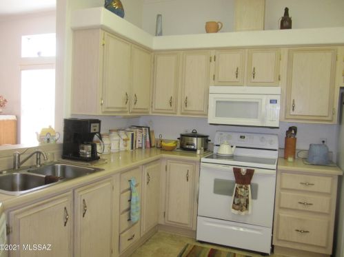 560 Riverdale Ct, Green Valley AZ 85614-3524 exterior