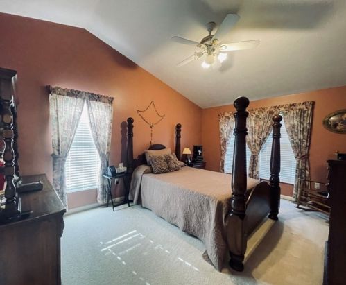 102 Cedar Rdg Dr, Monaca PA 15061-2748 exterior