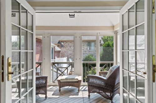 523 Carlisle Ave, Milwaukee WI 53217-4831 exterior