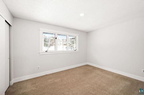 829 Cherie Ln, Duluth MN 55803-2182 exterior