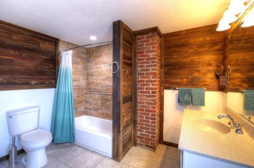 930 Peralta St, Pittsburgh PA 15212-8003 exterior