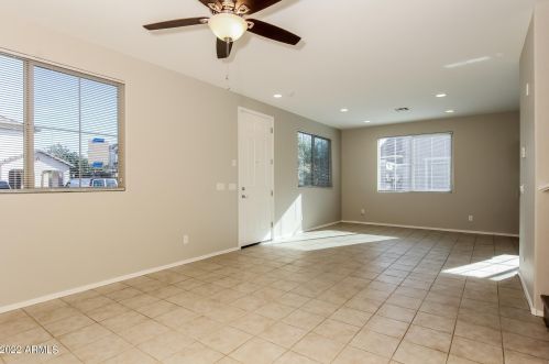 2822 73rd Dr, Phoenix AZ  85035-3256 exterior