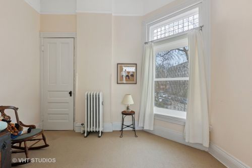 2206 Kenmore Ave, Chicago IL 60613-2916 exterior