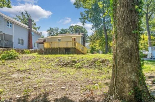 38 Highwood Rd, Parsippany NJ 07834-3202 exterior