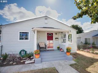 7316 70 Ave, Portland OR  97206-7913 exterior