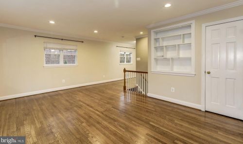 9514 Pin Oak Dr, Silver Spring MD  20910-1547 exterior