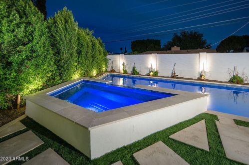 3302 51st St, Phoenix AZ  85018-6612 exterior