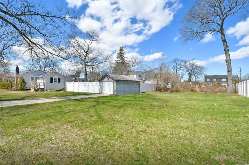 71 Pkwy Blvd, Hauppauge NY 11779-4650 exterior