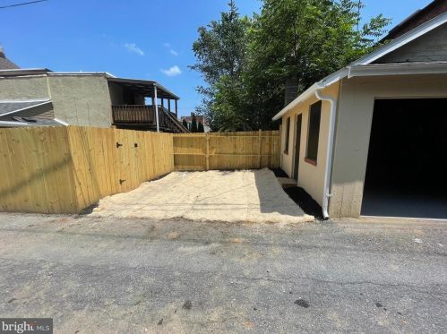 328 Walnut St, Lancaster PA  17602-2404 exterior