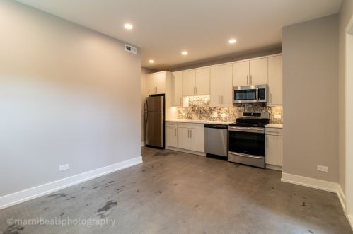 4457 Calumet Ave, Chicago IL 60653-3306 exterior