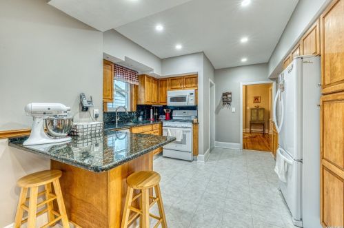 51 7 St, Valley Stream NY 11581-1255 exterior