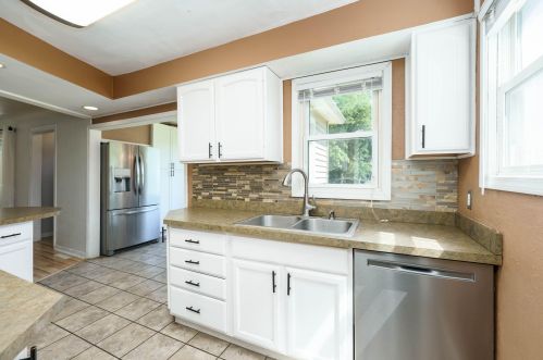 2206 Frst Dr, Kalamazoo MI 49002-6442 exterior