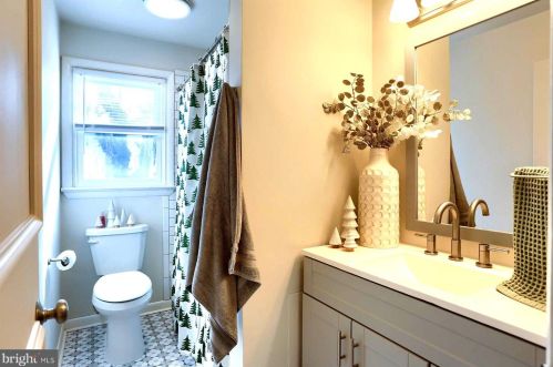 1131 Hermosa Ave, Lancaster PA 17601-1526 exterior