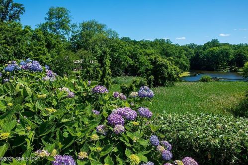 200 Clapboard Rdg Rd, Greenwich CT 06831-3352 exterior