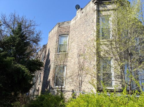 733 61st St, Chicago, IL 60637-2553