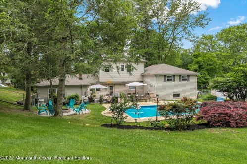 15 Farrell Dr, Middletown NJ 07748-3210 exterior