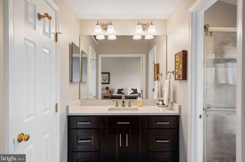 6005 Kestner Cir, Alexandria VA  22315-4834 exterior