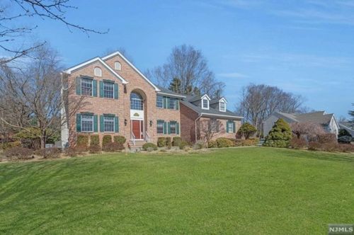 5 Hopper Ct, Mahwah, NJ 07430-3137