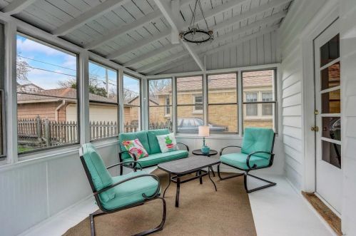 8153 Richmond Ct, Milwaukee WI 53213-1615 exterior