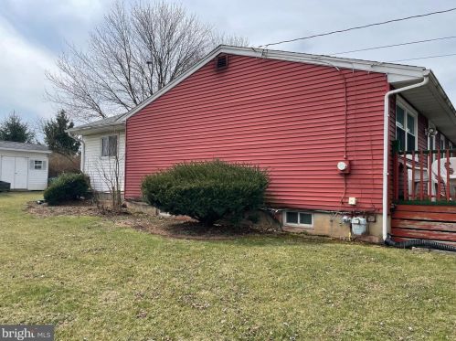 8185 Somerset St, Hummelstown, PA 17036-9316