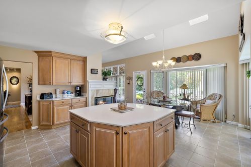 1039 Bloomview Cir, Rochester MI 48307-1728 exterior