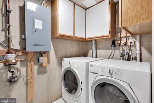 11337 Morning Gate Dr, Rockville MD  20852-3145 exterior