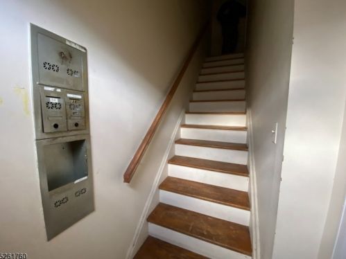 11 Dartmouth Ave, Bridgewater NJ 08807-3418 exterior