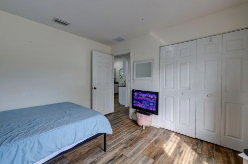 912 Paar Dr, Fort Pierce FL 34953-5623 exterior