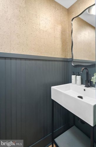 1613 Capitol St, Washington DC  20003-1620 exterior