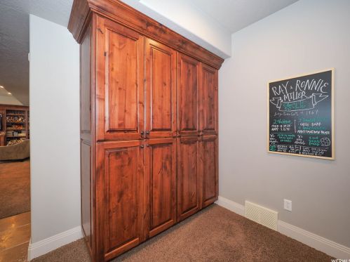 2161 Lorita Way, Sandy UT 84093-6514 exterior