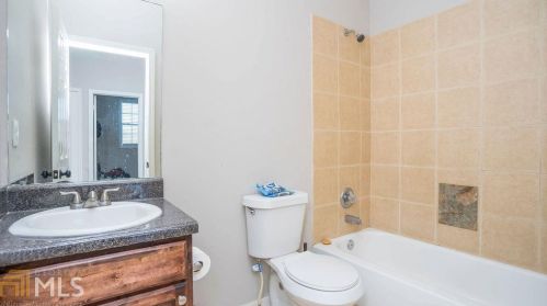 1968 Jones St, Atlanta GA 30344-4108 exterior