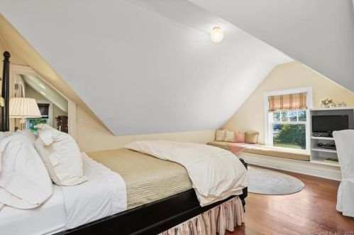 200 Byram Shr Rd, Greenwich CT 06830-6928 exterior