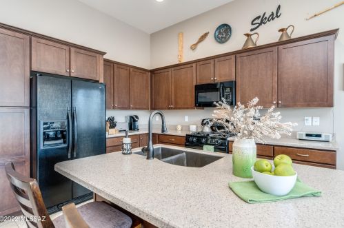 1121 Night Heron Dr, Green Valley AZ 85614-6014 exterior